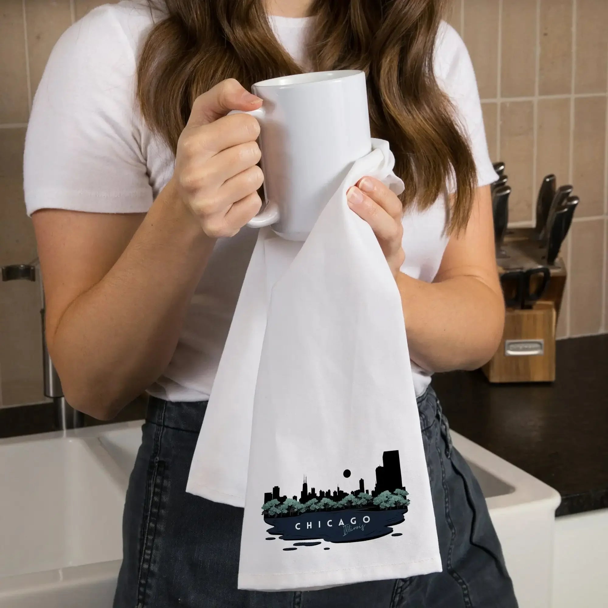 Lantern Press Chicago Illinois Vector City Skyline Contour Kitchen Tea Towel