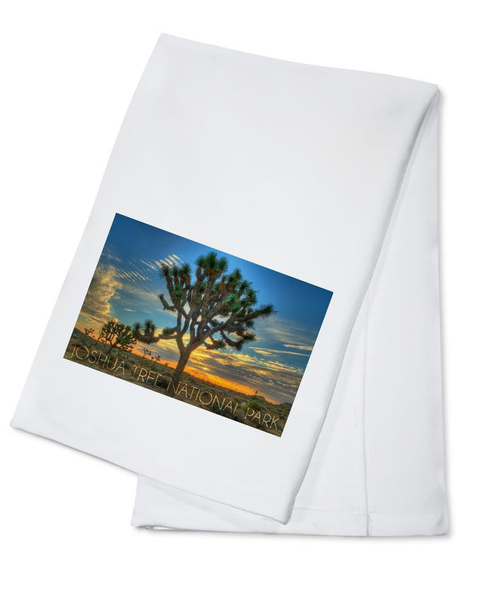 Joshua Tree National Park, California, Tree in Center, Lantern Press Photography, Towels and Aprons Kitchen Lantern Press Cotton Towel 
